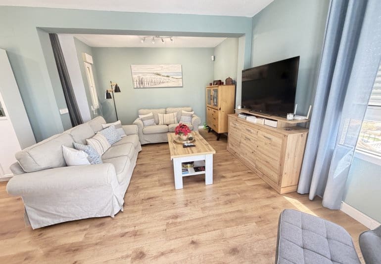 3 bedroom Villa for sale in Villamartin with pool - € 419,995 (Ref: 9961744)