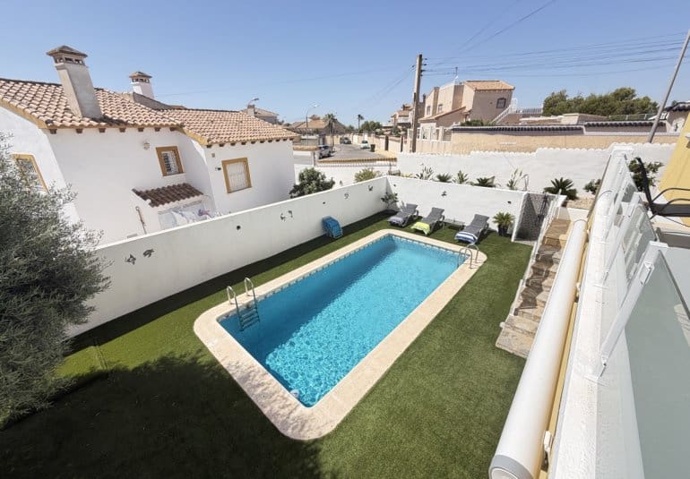3 bedroom Villa for sale in Villamartin with pool - € 419,995 (Ref: 9961744)