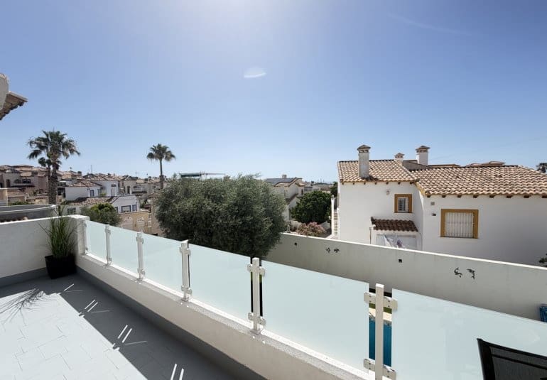 3 bedroom Villa for sale in Villamartin with pool - € 419,995 (Ref: 9961744)