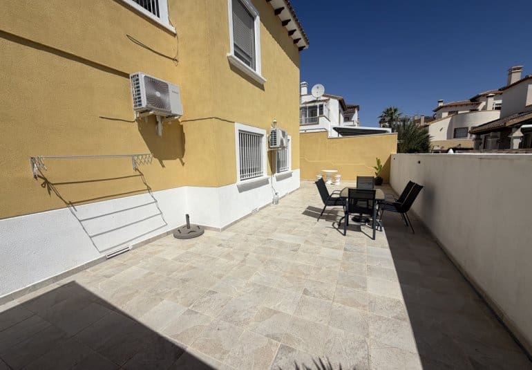 3 bedroom Villa for sale in Villamartin with pool - € 419,995 (Ref: 9961744)