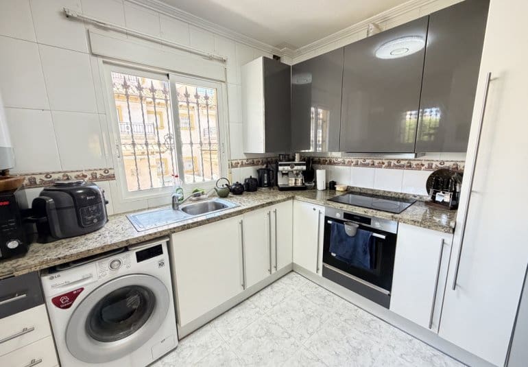 4 bedroom Villa for sale in Villamartin with pool - € 389,995 (Ref: 9961746)