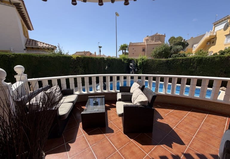4 bedroom Villa for sale in Villamartin with pool - € 389,995 (Ref: 9961746)