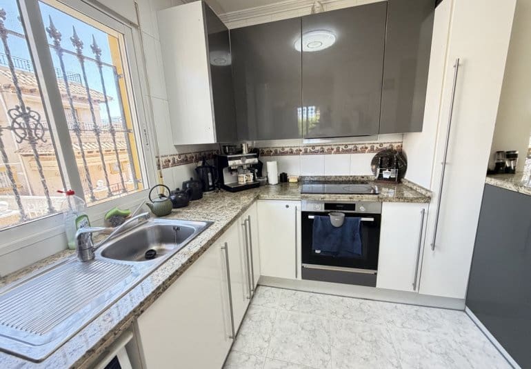 4 bedroom Villa for sale in Villamartin with pool - € 389,995 (Ref: 9961746)