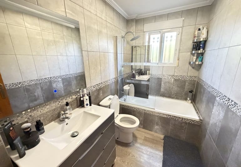4 bedroom Villa for sale in Villamartin with pool - € 389,995 (Ref: 9961746)
