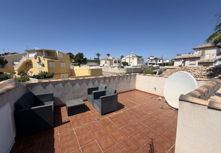 4 bedroom Villa for sale in Villamartin with pool - € 389,995 (Ref: 9961746)