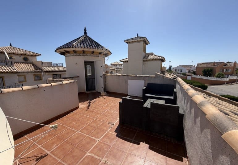 4 bedroom Villa for sale in Villamartin with pool - € 389,995 (Ref: 9961746)