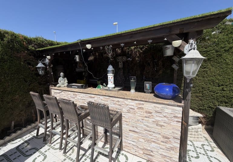 4 bedroom Villa for sale in Villamartin with pool - € 389,995 (Ref: 9961746)