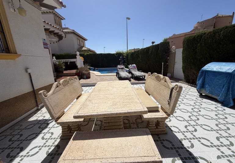 4 bedroom Villa for sale in Villamartin with pool - € 389,995 (Ref: 9961746)