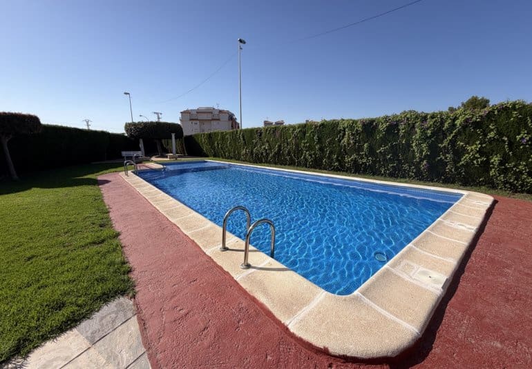 3 sypialnia Dom na sprzedaż w Playa Flamenca z basenem - 280 000 € (Ref: 9961747)