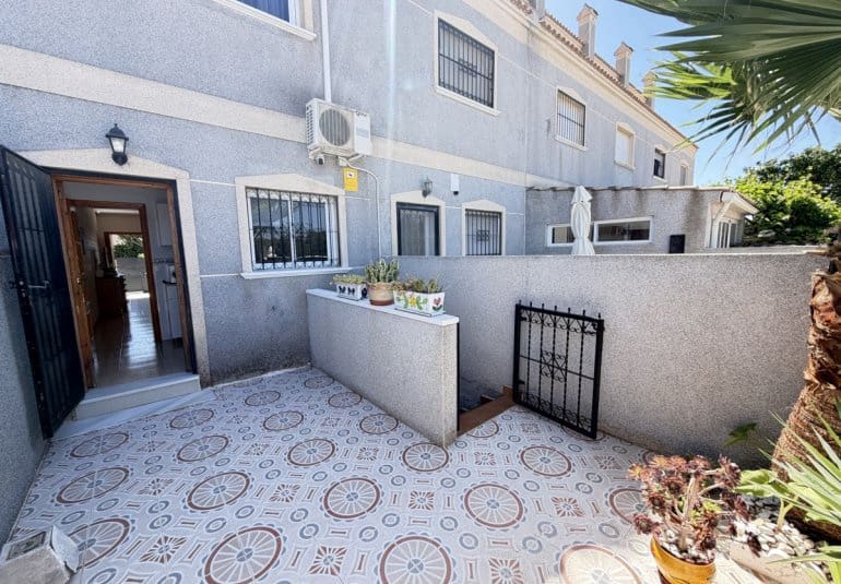 3 sypialnia Dom na sprzedaż w Playa Flamenca z basenem - 280 000 € (Ref: 9961747)