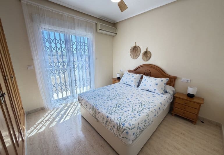 3 sypialnia Dom na sprzedaż w Playa Flamenca z basenem - 280 000 € (Ref: 9961747)