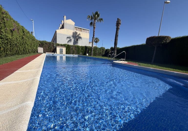 3 sypialnia Dom na sprzedaż w Playa Flamenca z basenem - 280 000 € (Ref: 9961747)