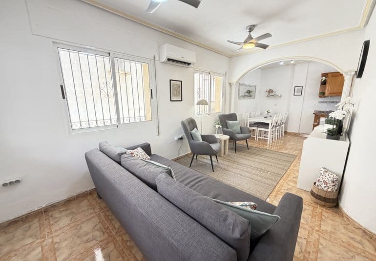 2 sovrum Lägenhet till salu i La Zenia med pool - 199 999 € (Ref: 9967118)