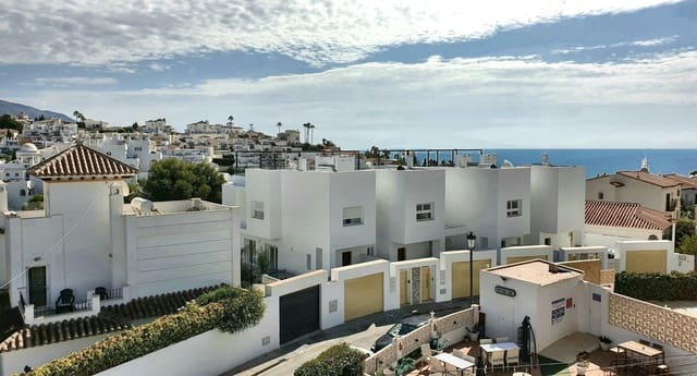 3 chambre Villa/Maison Semi-Mitoyenne à vendre à Nerja avec piscine garage - 850 000 € (Ref: 10136511)