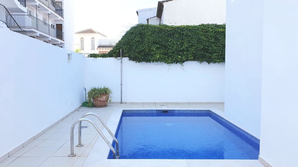 3 chambre Villa/Maison Semi-Mitoyenne à vendre à Nerja avec piscine garage - 850 000 € (Ref: 10136511)