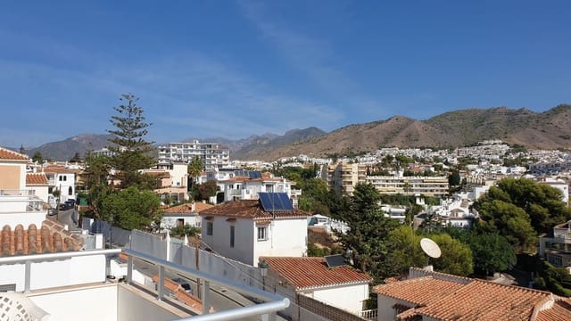 3 chambre Villa/Maison Semi-Mitoyenne à vendre à Nerja avec piscine garage - 850 000 € (Ref: 10136511)
