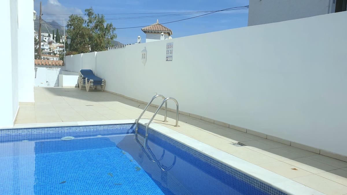 3 chambre Villa/Maison Semi-Mitoyenne à vendre à Nerja avec piscine garage - 850 000 € (Ref: 10136511)
