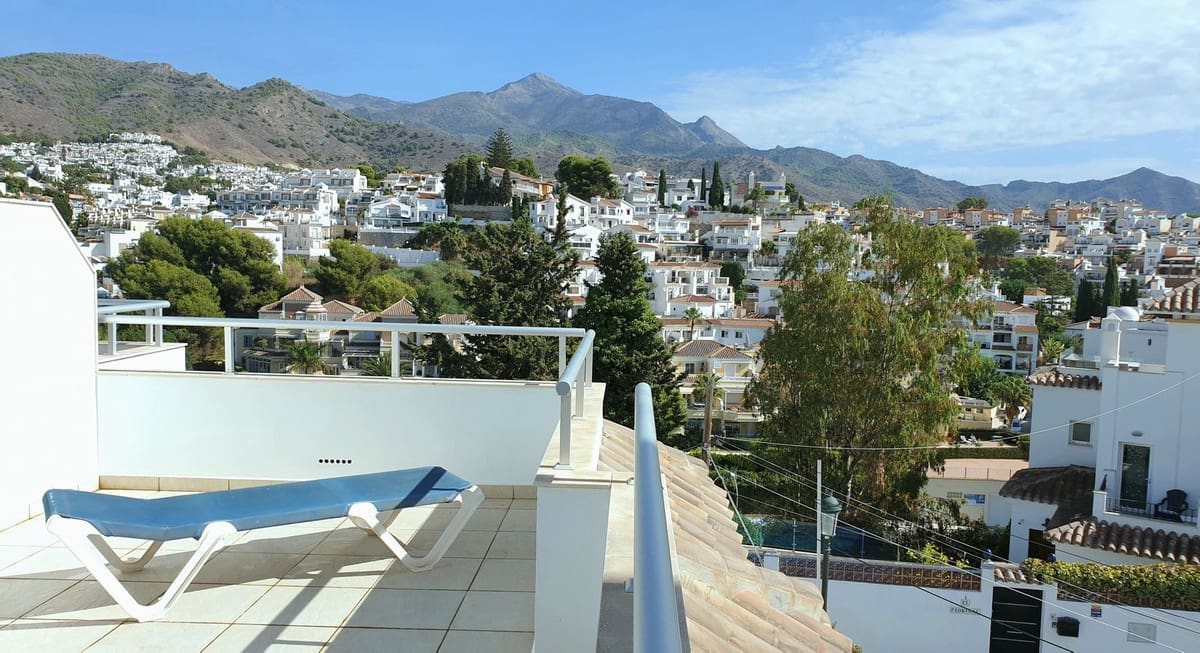 3 chambre Villa/Maison Semi-Mitoyenne à vendre à Nerja avec piscine garage - 850 000 € (Ref: 10136511)