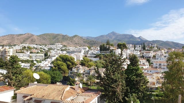 3 chambre Villa/Maison Semi-Mitoyenne à vendre à Nerja avec piscine garage - 850 000 € (Ref: 10136511)