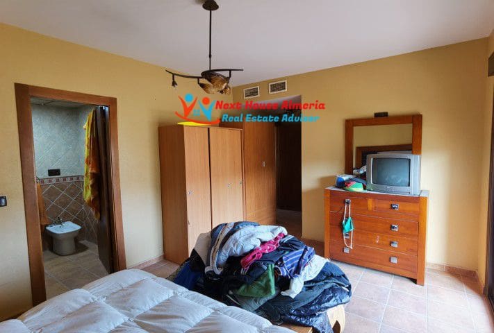 4 bedroom Villa for sale in Arboleas with garage - € 269,000 (Ref: 7343350)