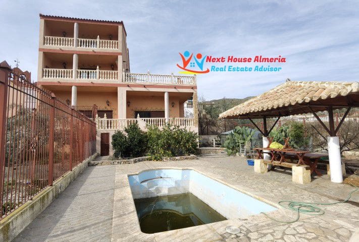 4 bedroom Villa for sale in Arboleas with garage - € 269,000 (Ref: 7343350)
