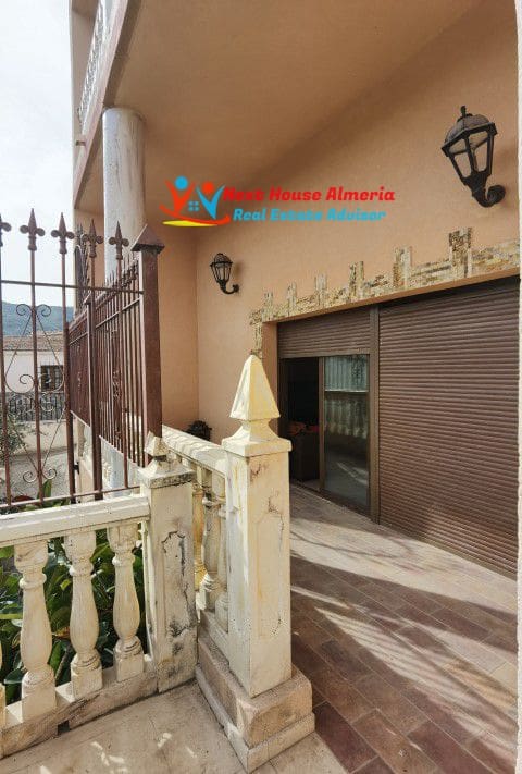 4 bedroom Villa for sale in Arboleas with garage - € 269,000 (Ref: 7343350)