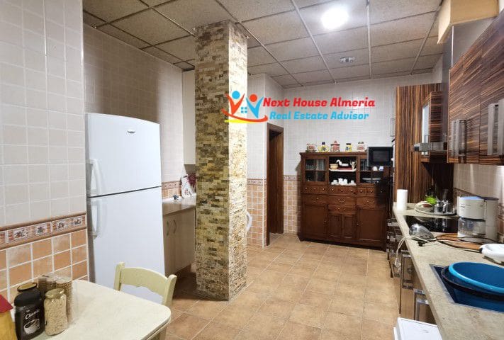 4 bedroom Villa for sale in Arboleas with garage - € 269,000 (Ref: 7343350)