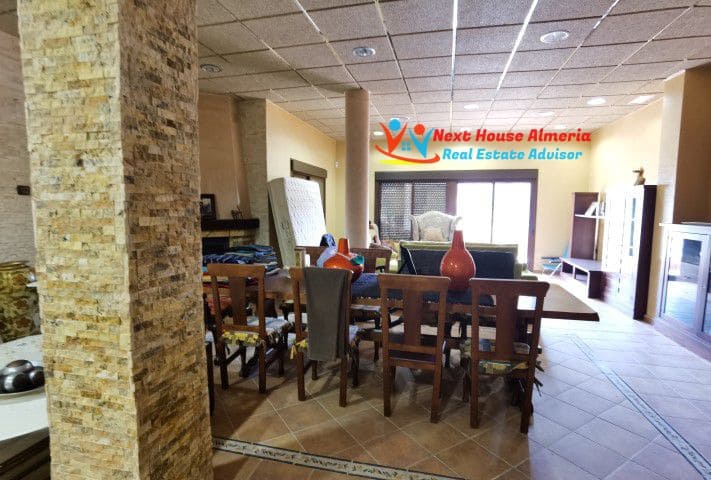 4 bedroom Villa for sale in Arboleas with garage - € 269,000 (Ref: 7343350)