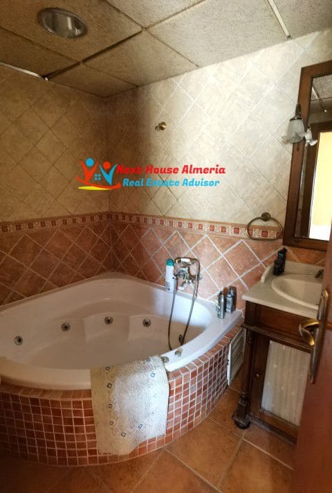 4 bedroom Villa for sale in Arboleas with garage - € 269,000 (Ref: 7343350)