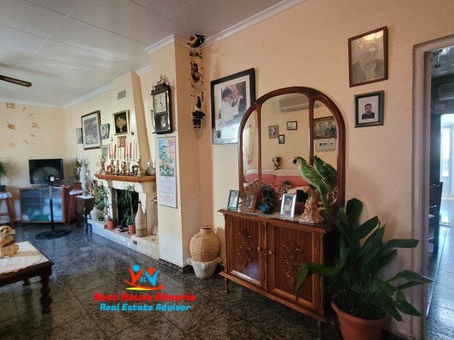 6 soverom Hus til salgs i La Huelga med garasje - € 159 950 (Ref: 7715528)