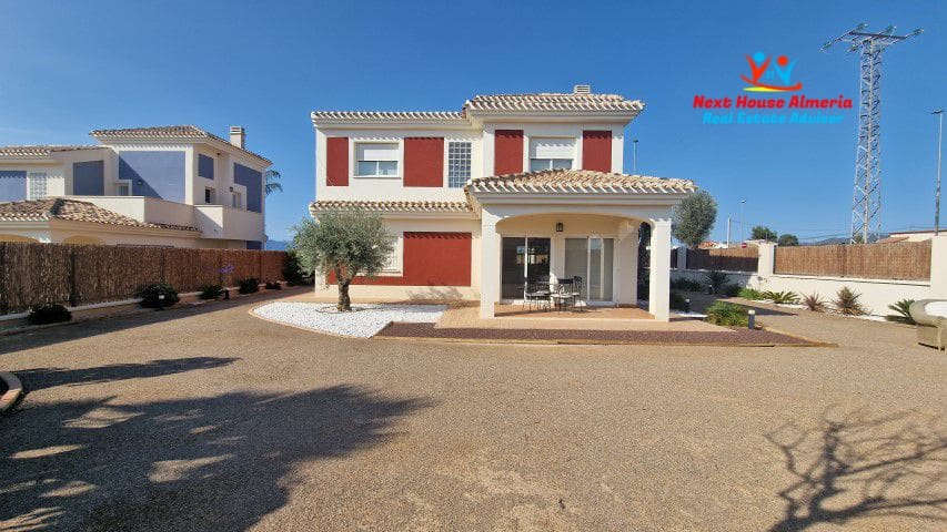 4 slaapkamer Villa te koop in Purias - € 294.000 (Ref: 7802356)