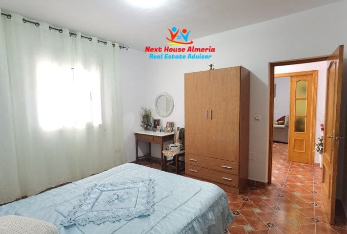 8 slaapkamer Finca/Landhuis te koop in Albox met garage - € 299.000 (Ref: 7856048)
