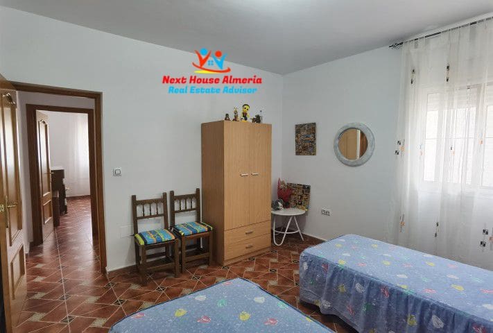 8 slaapkamer Finca/Landhuis te koop in Albox met garage - € 299.000 (Ref: 7856048)