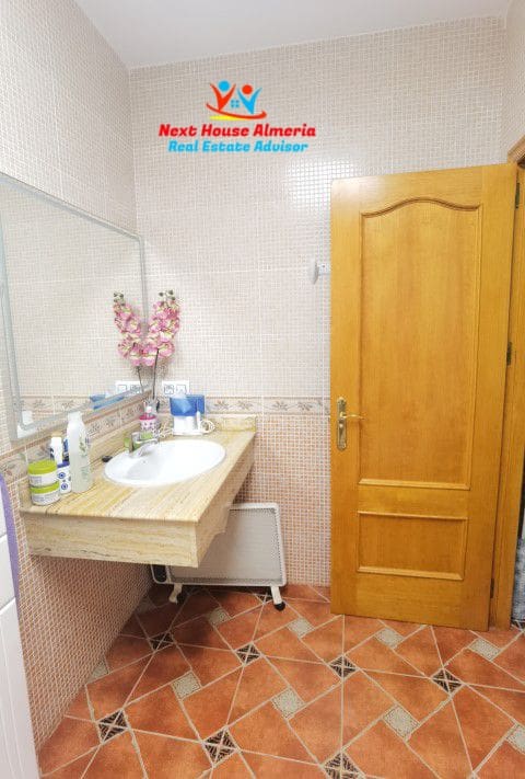 8 slaapkamer Finca/Landhuis te koop in Albox met garage - € 299.000 (Ref: 7856048)