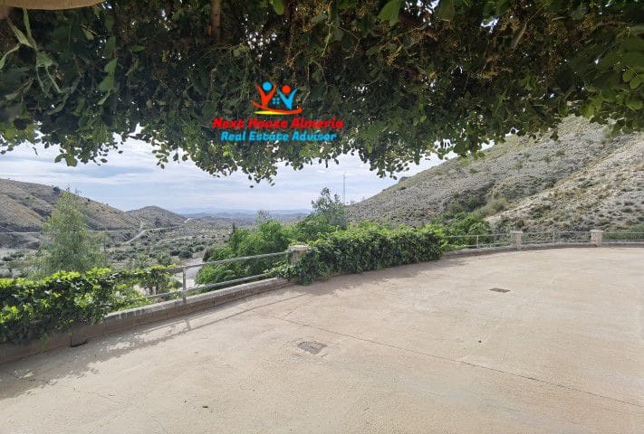 8 slaapkamer Finca/Landhuis te koop in Albox met garage - € 299.000 (Ref: 7856048)