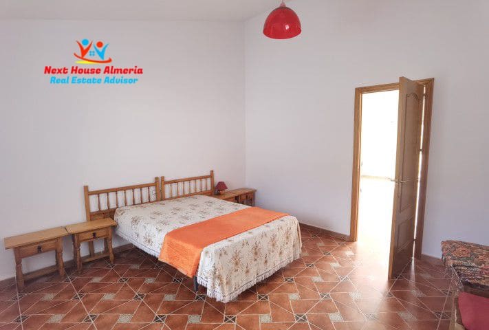 8 slaapkamer Finca/Landhuis te koop in Albox met garage - € 299.000 (Ref: 7856048)