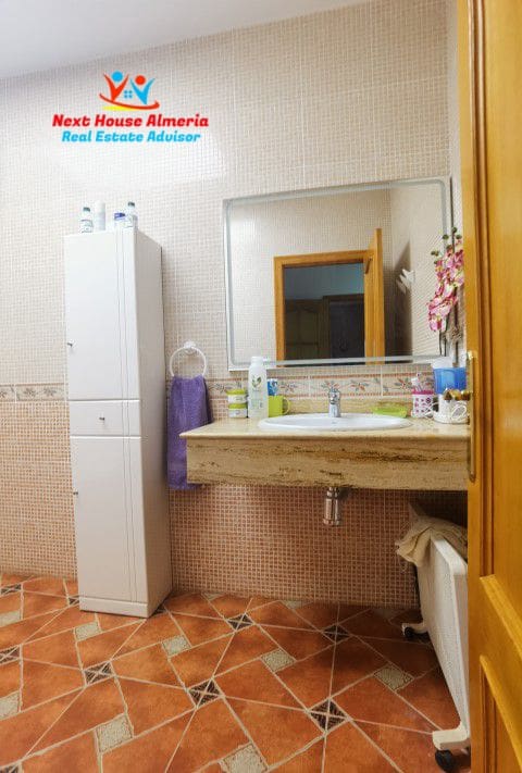 8 slaapkamer Finca/Landhuis te koop in Albox met garage - € 299.000 (Ref: 7856048)