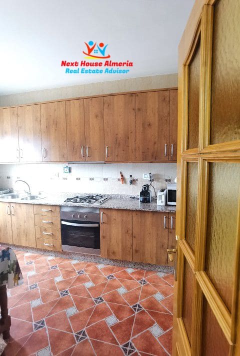 8 slaapkamer Finca/Landhuis te koop in Albox met garage - € 299.000 (Ref: 7856048)