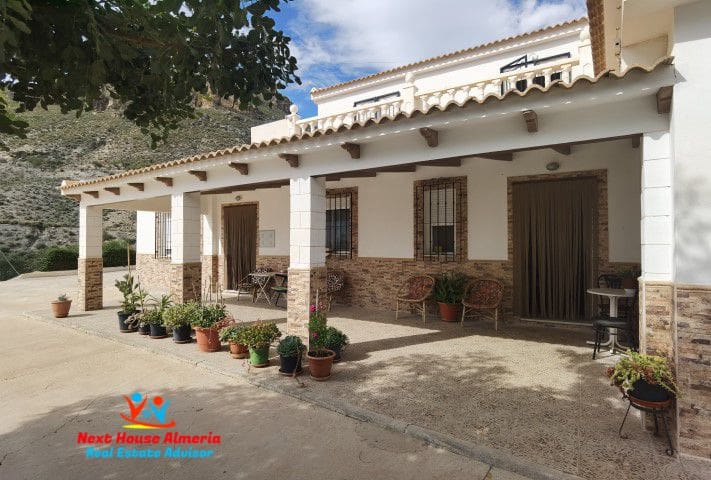 8 slaapkamer Finca/Landhuis te koop in Albox met garage - € 299.000 (Ref: 7856048)