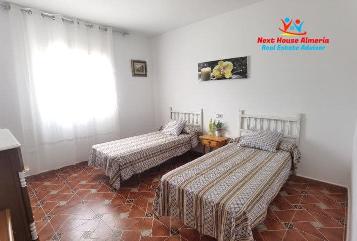 8 slaapkamer Finca/Landhuis te koop in Albox met garage - € 299.000 (Ref: 7856048)