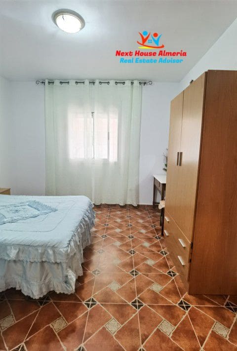 8 slaapkamer Finca/Landhuis te koop in Albox met garage - € 299.000 (Ref: 7856048)