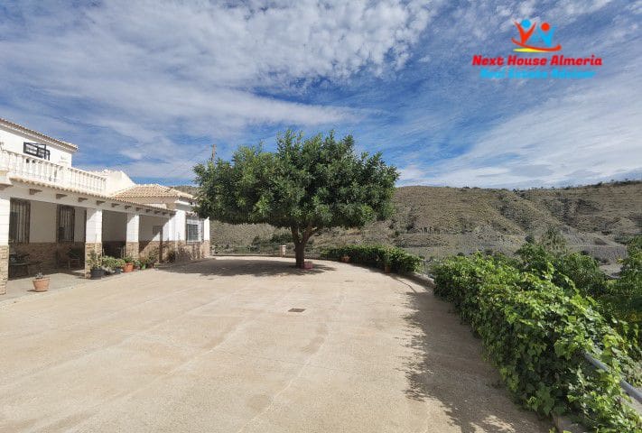 8 slaapkamer Finca/Landhuis te koop in Albox met garage - € 299.000 (Ref: 7856048)