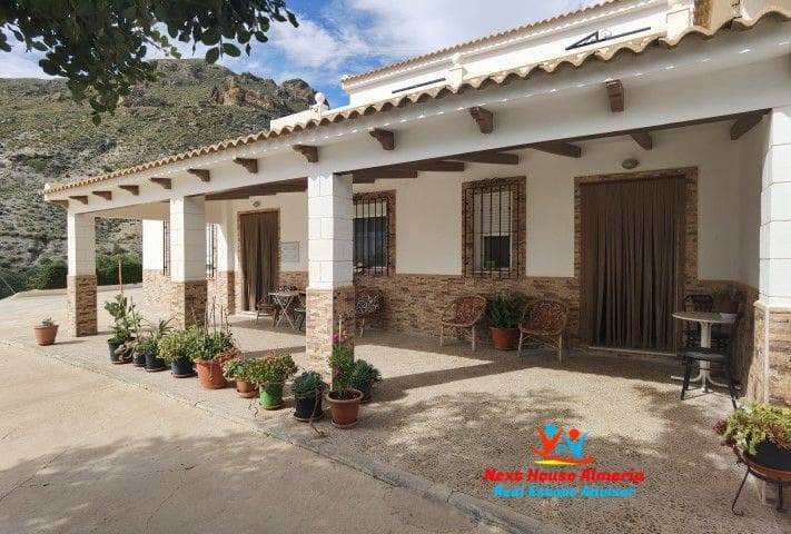 8 slaapkamer Finca/Landhuis te koop in Albox met garage - € 299.000 (Ref: 7856048)