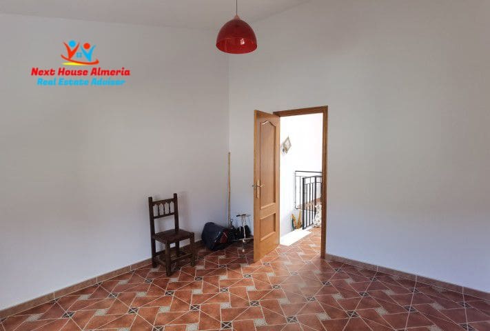 8 slaapkamer Finca/Landhuis te koop in Albox met garage - € 299.000 (Ref: 7856048)