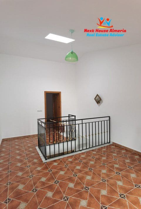 8 slaapkamer Finca/Landhuis te koop in Albox met garage - € 299.000 (Ref: 7856048)