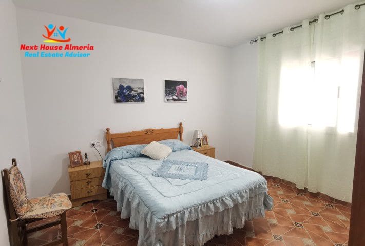 8 slaapkamer Finca/Landhuis te koop in Albox met garage - € 299.000 (Ref: 7856048)