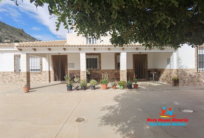 8 slaapkamer Finca/Landhuis te koop in Albox met garage - € 299.000 (Ref: 7856048)