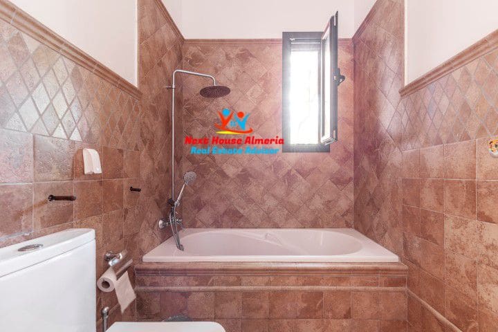 4 Zimmer Villa zu verkaufen in Cuevas del Almanzora mit Garage - 375.000 € (Ref: 8003257)