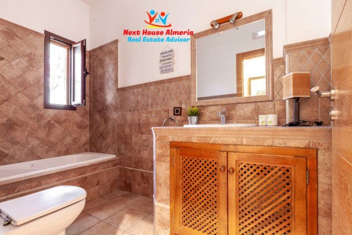 4 Zimmer Villa zu verkaufen in Cuevas del Almanzora mit Garage - 375.000 € (Ref: 8003257)