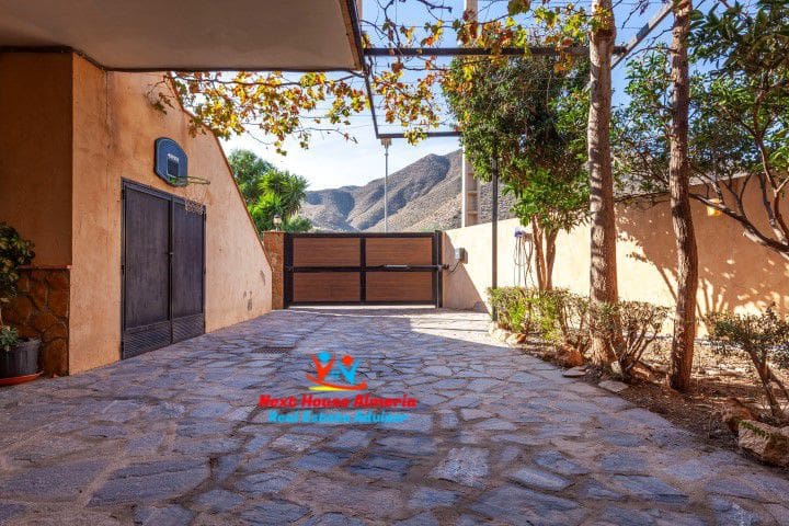 4 Zimmer Villa zu verkaufen in Cuevas del Almanzora mit Garage - 375.000 € (Ref: 8003257)